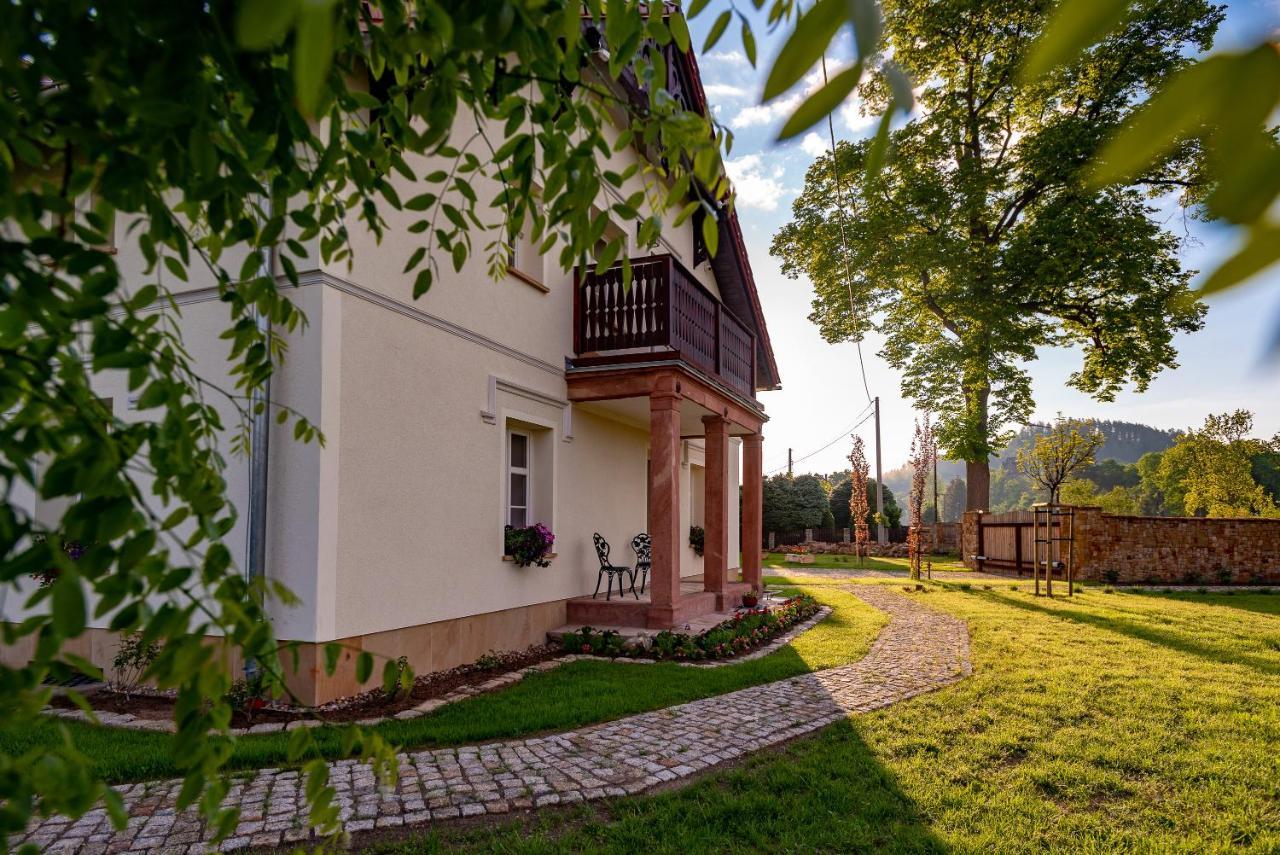 Dworek Wojanow Exteriér fotografie