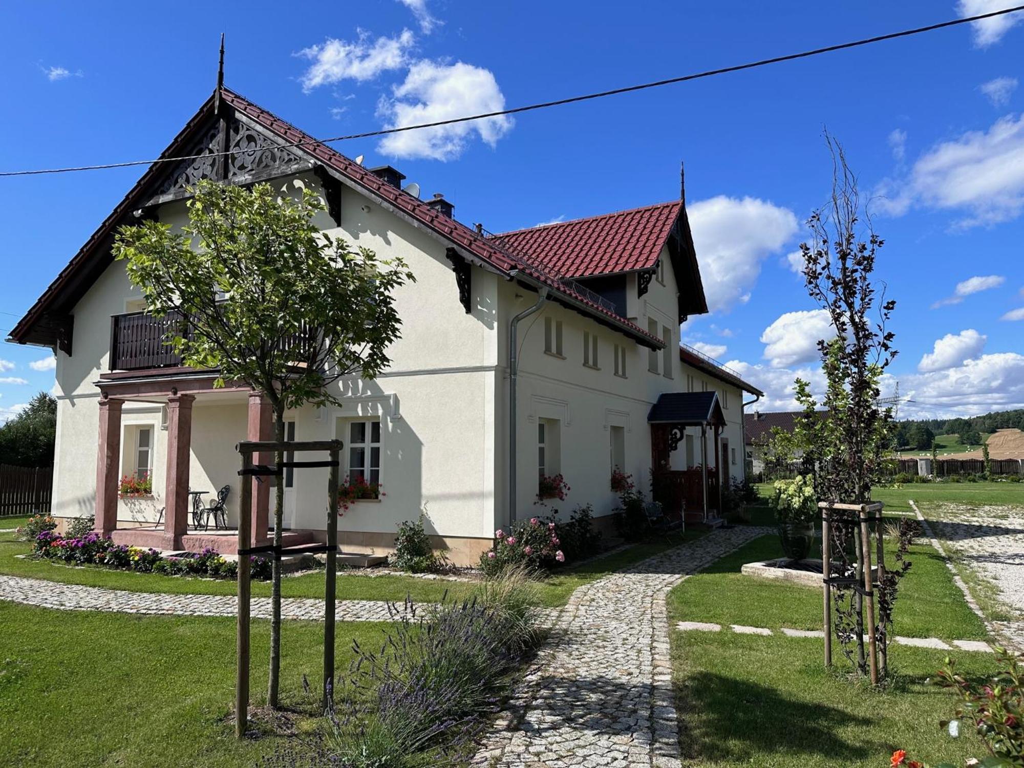 Dworek Wojanow Exteriér fotografie