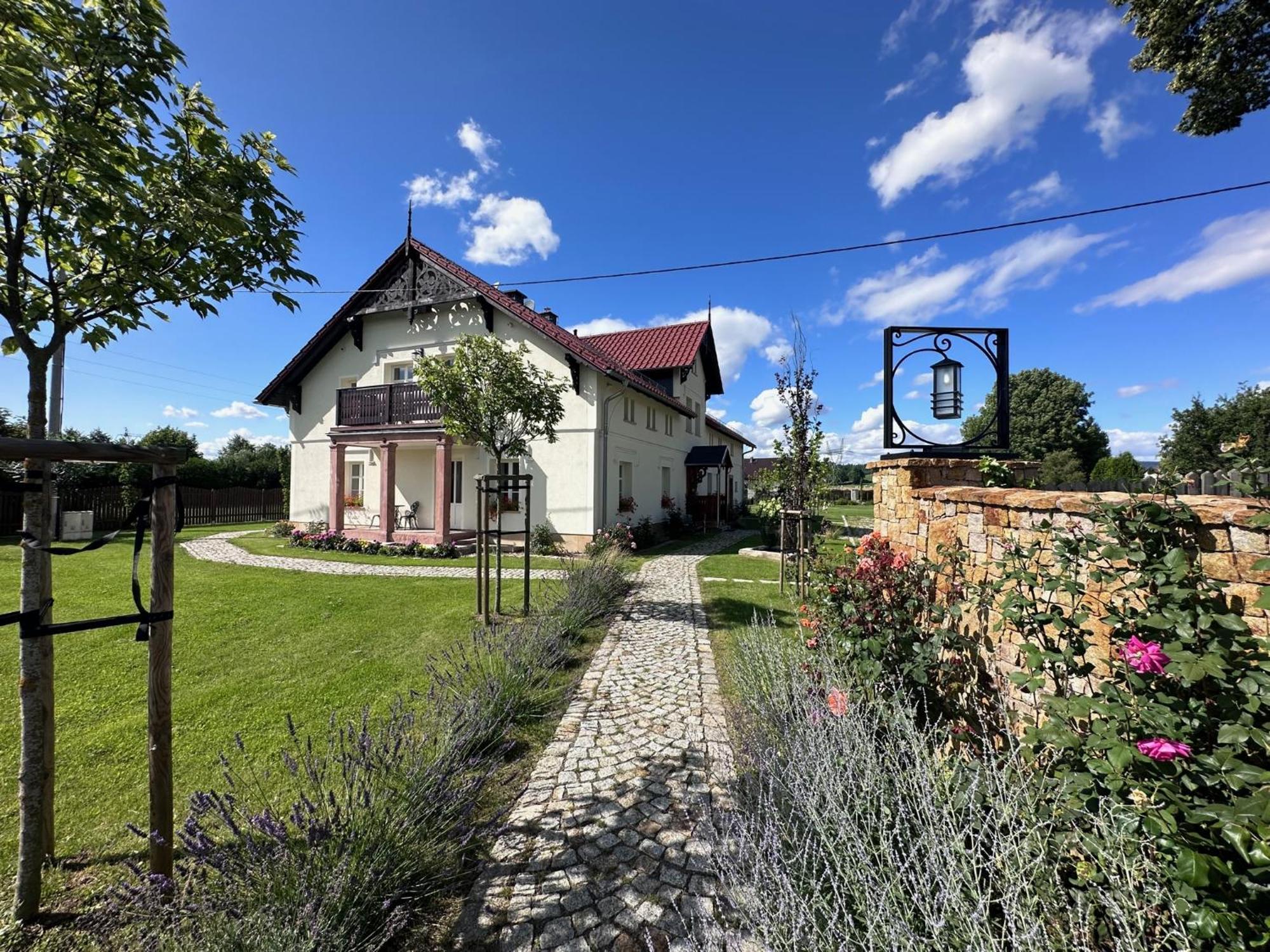 Dworek Wojanow Exteriér fotografie